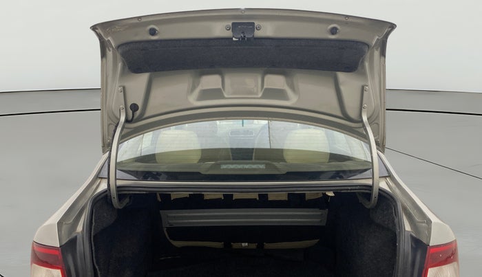 2016 Skoda Rapid AMBITION 1.6 MPI MT, Petrol, Manual, 82,089 km, Boot Door Open