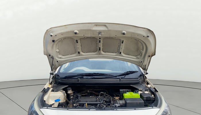 2016 Hyundai Elite i20 ASTA 1.2 (O), Petrol, Manual, 1,03,768 km, Open Bonet