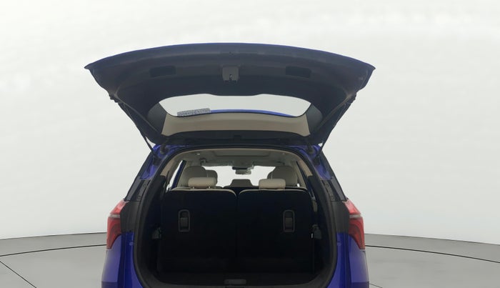 2021 Mahindra XUV700 AX 7 LUXURY P AT 7 STR, Petrol, Automatic, 81,453 km, Boot Door Open