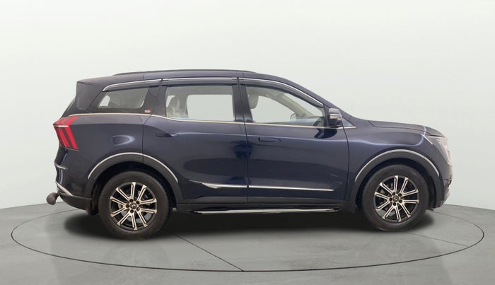 2022 Mahindra XUV700 AX 7 LUXURY P AT 7 STR, Petrol, Automatic, 76,554 km, Right Side View