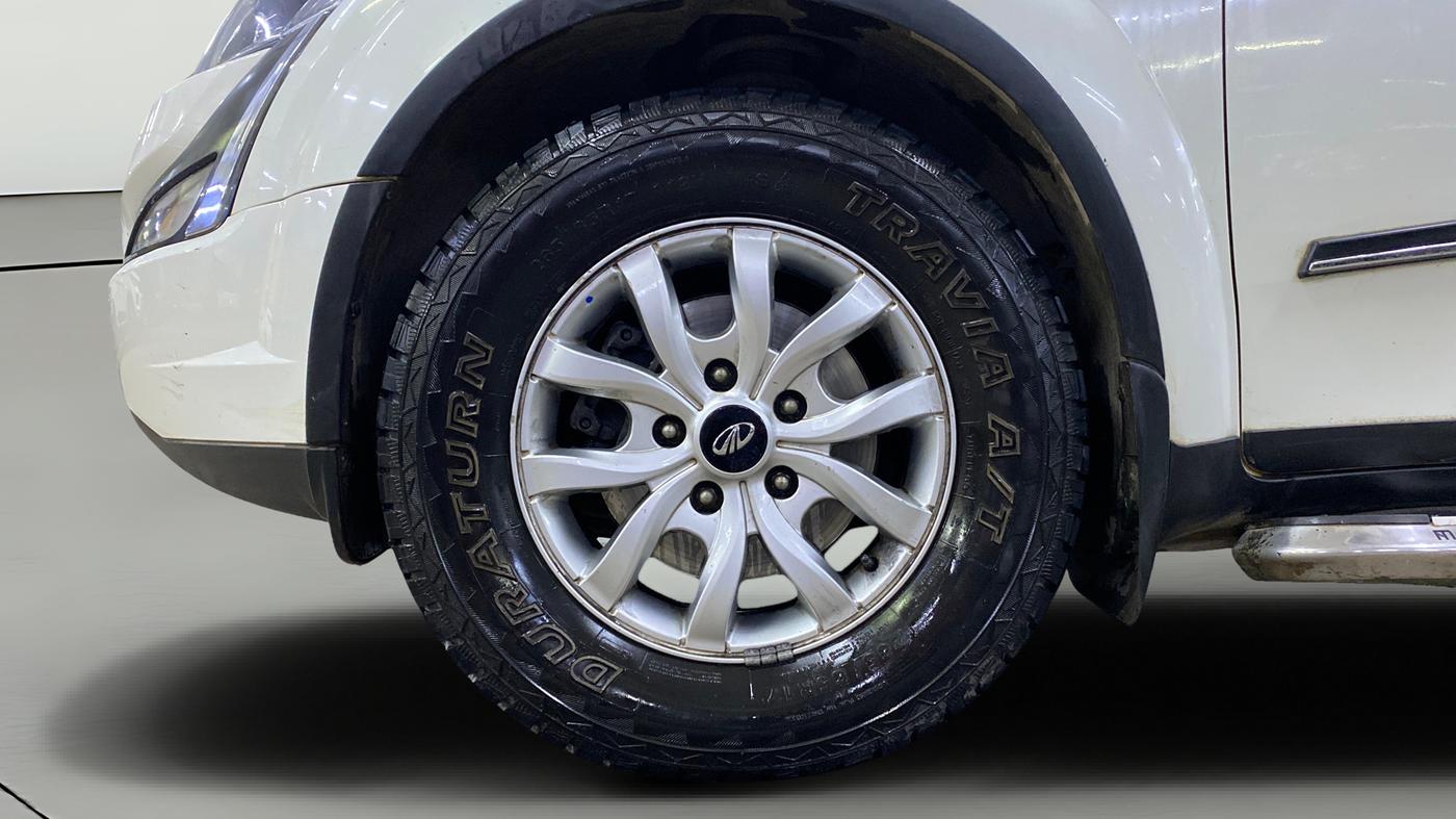 2019 Mahindra XUV500 W9, Diesel, Manual, 77,303 km, Left Front Wheel