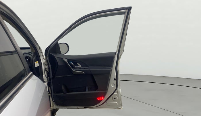 2017 Mahindra XUV500 W10 AT, Diesel, Automatic, 91,905 km, RHS Front Door