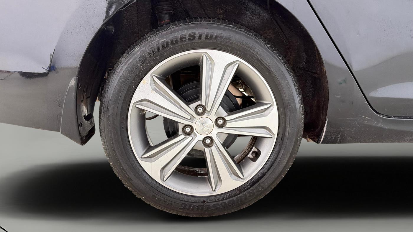 2018 Hyundai Verna 1.6 VTVT SX (O) AT, Petrol, Automatic, 41,532 km, Right Rear Wheel