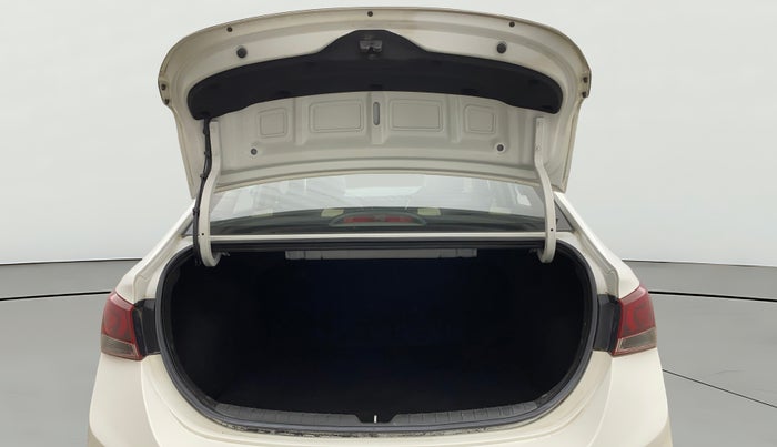 2018 Hyundai Verna 1.6 VTVT SX, Petrol, Manual, 92,675 km, Boot Open Zoomed View