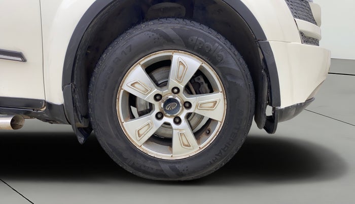 2012 Mahindra XUV500 W8, Diesel, Manual, 1,34,908 km, Right Front Wheel