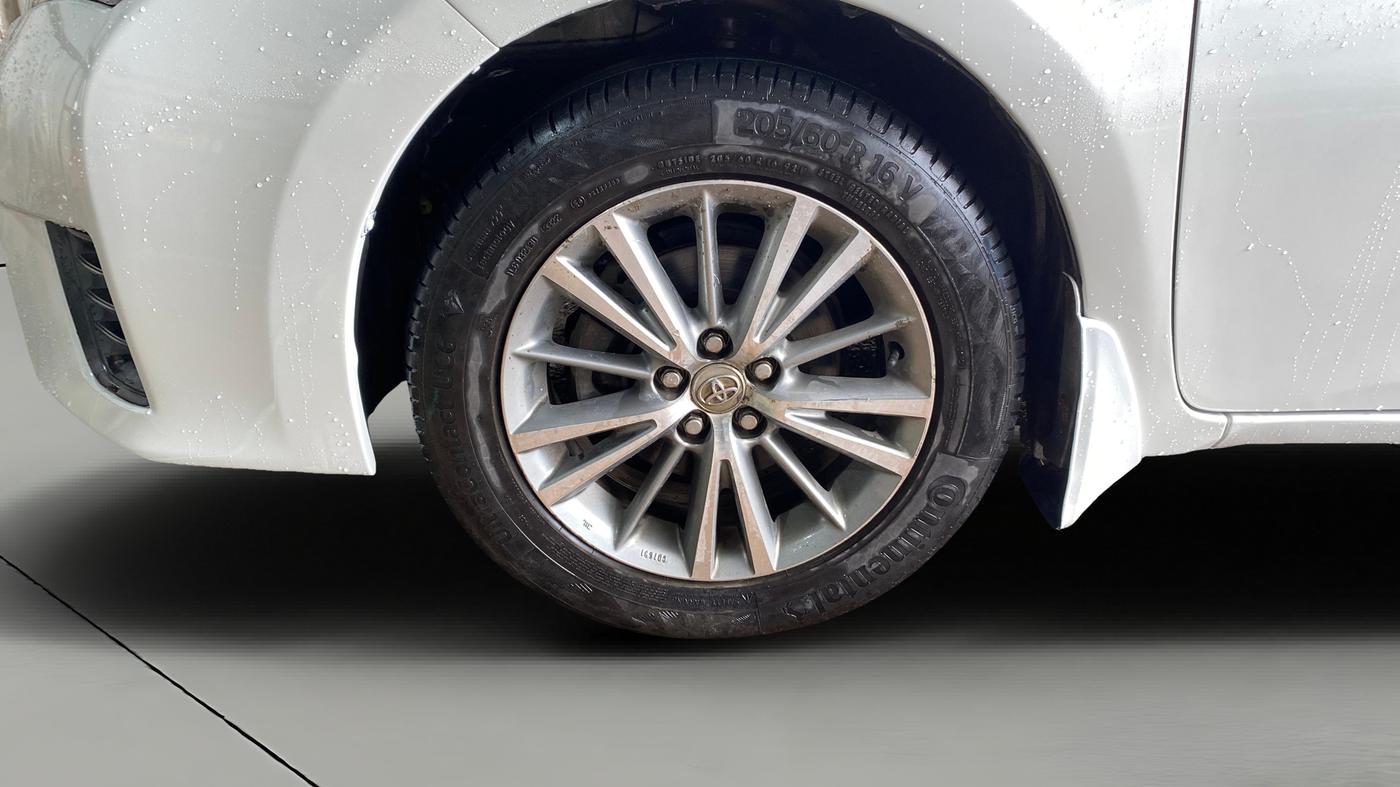 2014 Toyota Corolla Altis GL DIESEL, Diesel, Manual, 1,49,172 km, Left Front Wheel