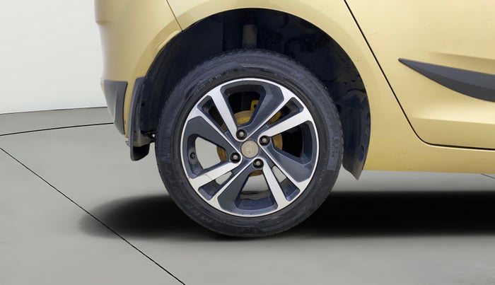 2020 Tata ALTROZ XZ PETROL, Petrol, Manual, 34,887 km, Right Rear Wheel