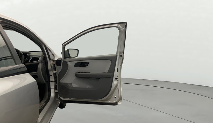 2020 Tata ALTROZ XM PETROL, Petrol, Manual, 49,975 km, RHS Front Door