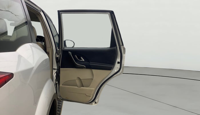 2017 Mahindra XUV500 W6 AT, Diesel, Automatic, 1,01,564 km, RHS Rear Door