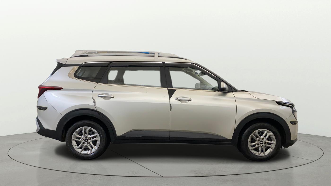 2022 KIA CARENS PRESTIGE 1.4 PETROL 7 STR, Petrol, Manual, 30,835 km, Right Side View