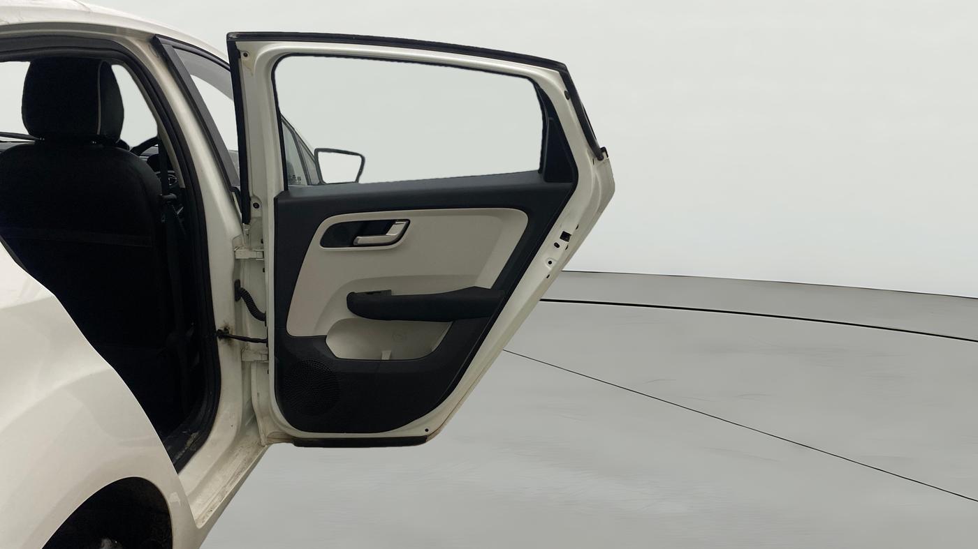 2023 Tata ALTROZ XZ PLUS SUNROOF CNG, CNG, Manual, 43,186 km, RHS Rear Door