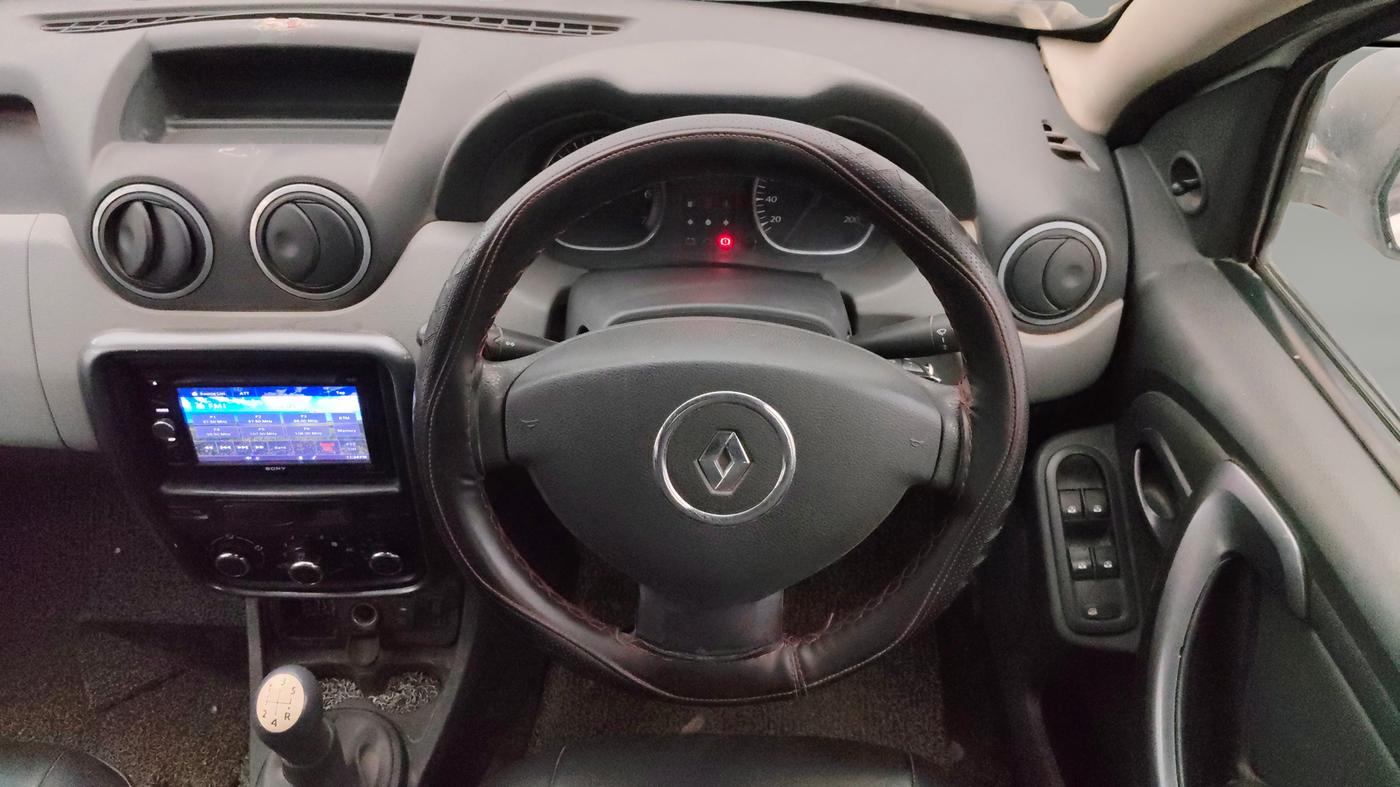 2013 Renault Duster 85 PS RXE DIESEL, Diesel, Manual, 99,604 km, Steering Wheel Close Up