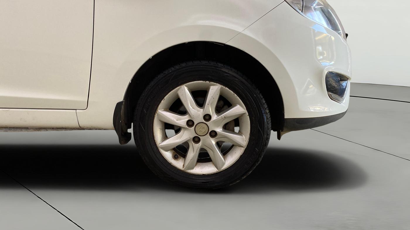 2014 Tata Zest XT PETROL, Petrol, Manual, 90,331 km, Right Front Wheel