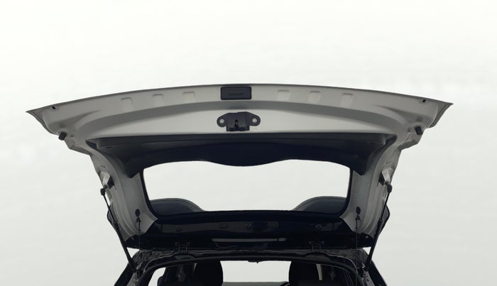 2021 Renault Kiger RXT 1.0 TURBO MT DUAL TONE, Petrol, Manual, 38,172 km, Boot Door Open