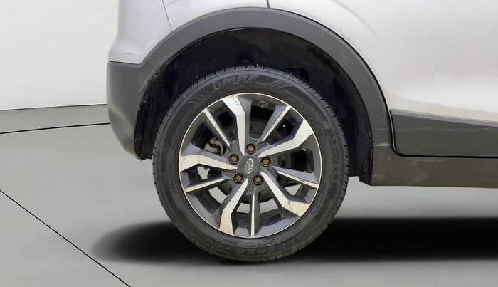 2020 Mahindra XUV300 W8 (O) 1.2 PETROL, Petrol, Manual, 40,915 km, Right Rear Wheel