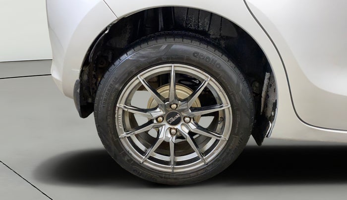 2020 Maruti Swift VXI AMT, CNG, Automatic, 76,355 km, Right Rear Wheel