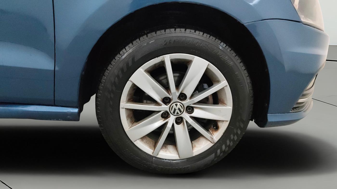 2016 Volkswagen Ameo HIGHLINE1.5L, Diesel, Manual, 1,44,002 km, Right Front Wheel