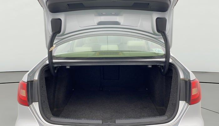 2012 Volkswagen Jetta HIGHLINE TDI AT, Diesel, Automatic, 67,998 km, Boot Open Zoomed View