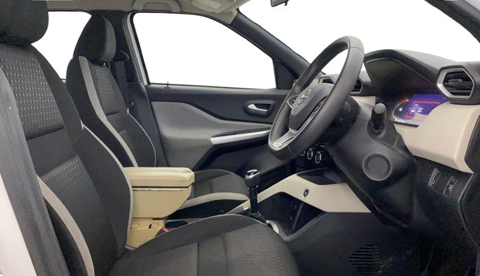 2023 Nissan MAGNITE XV MT, Petrol, Manual, 13,019 km, Right Side Front Door Cabin