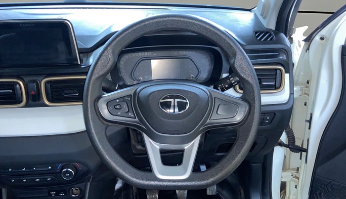 2024 Tata PUNCH ACCOMPLISHED DAZZLE SUNROOF CNG MT, CNG, Manual, 32,527 km, Steering Wheel Close Up