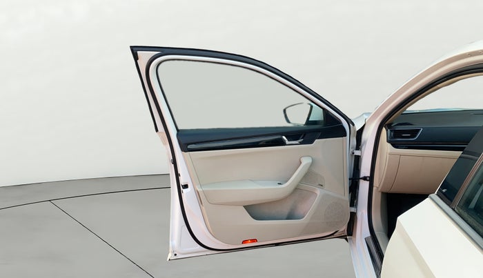 2018 Skoda Superb L&K 1.8 TSI AT, Petrol, Automatic, 82,308 km, LHS Front Door