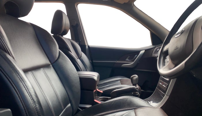 2014 Mahindra XUV500 W8, Diesel, Manual, 83,252 km, Right Side Front Door Cabin