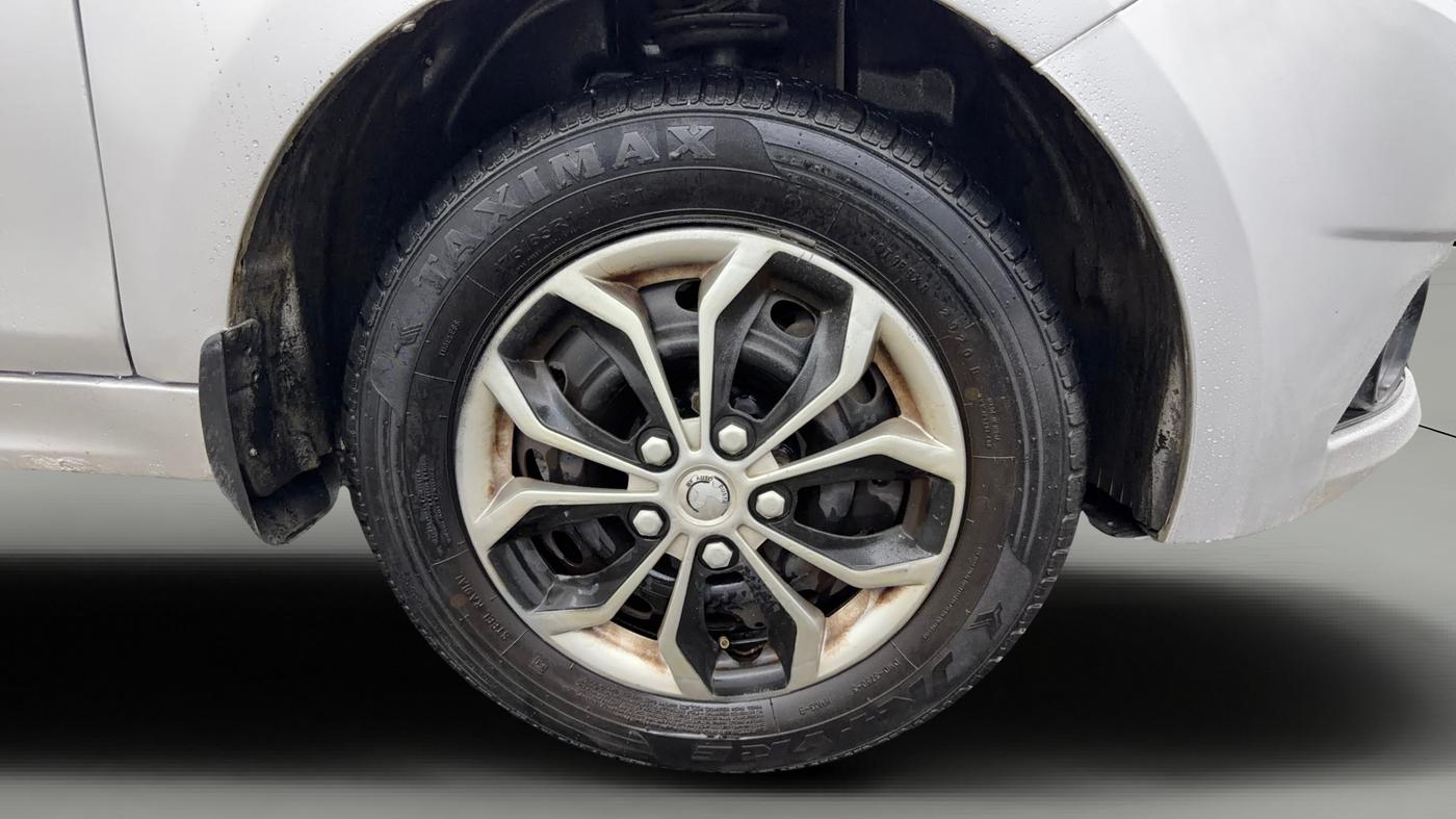 2017 Tata Tiago XT PETROL, Petrol, Manual, 71,597 km, Right Front Wheel