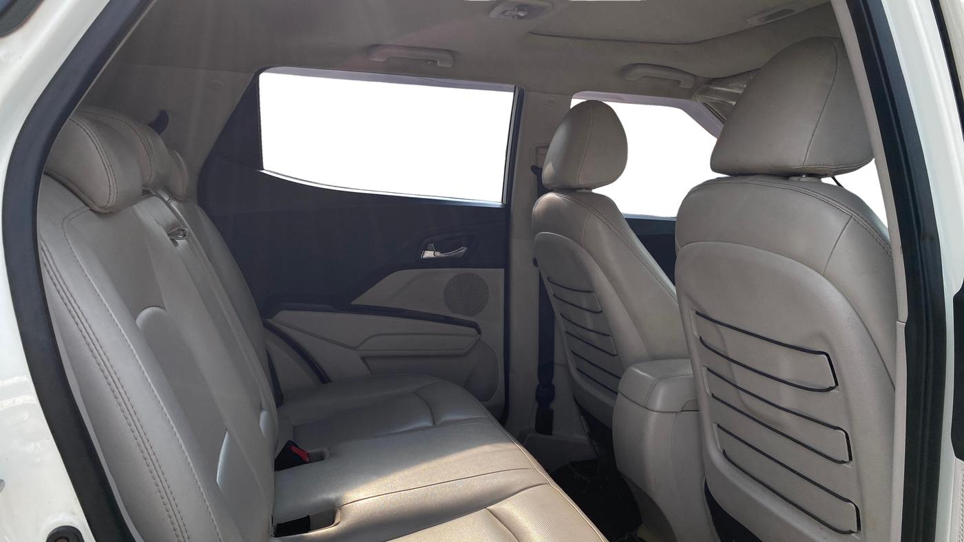 2021 Mahindra XUV300 W8 (O) 1.5 DIESEL, Diesel, Manual, 80,893 km, Right Side Rear Door Cabin