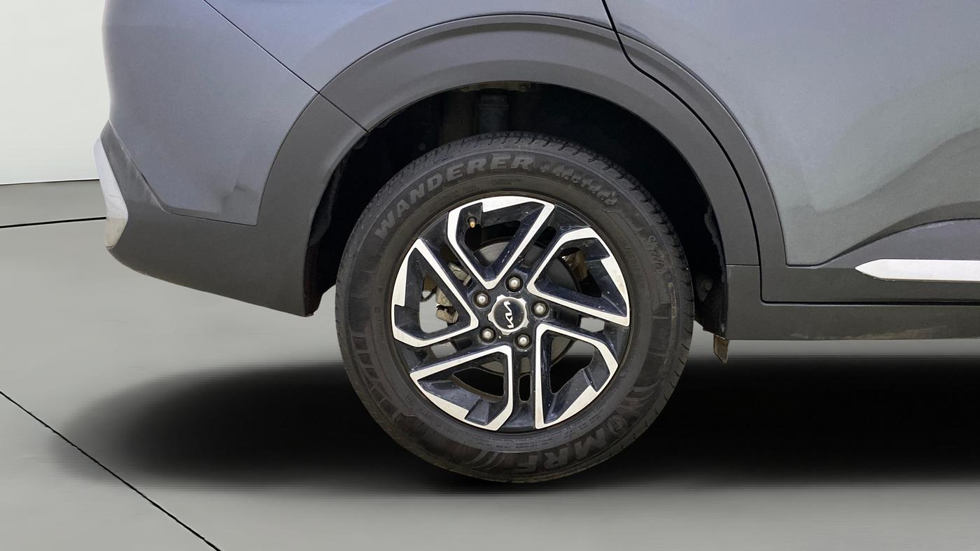 2024 KIA CARENS LUXURY PLUS 1.5 DIESEL AT 7 STR, Diesel, Automatic, 8,072 km, Right Rear Wheel