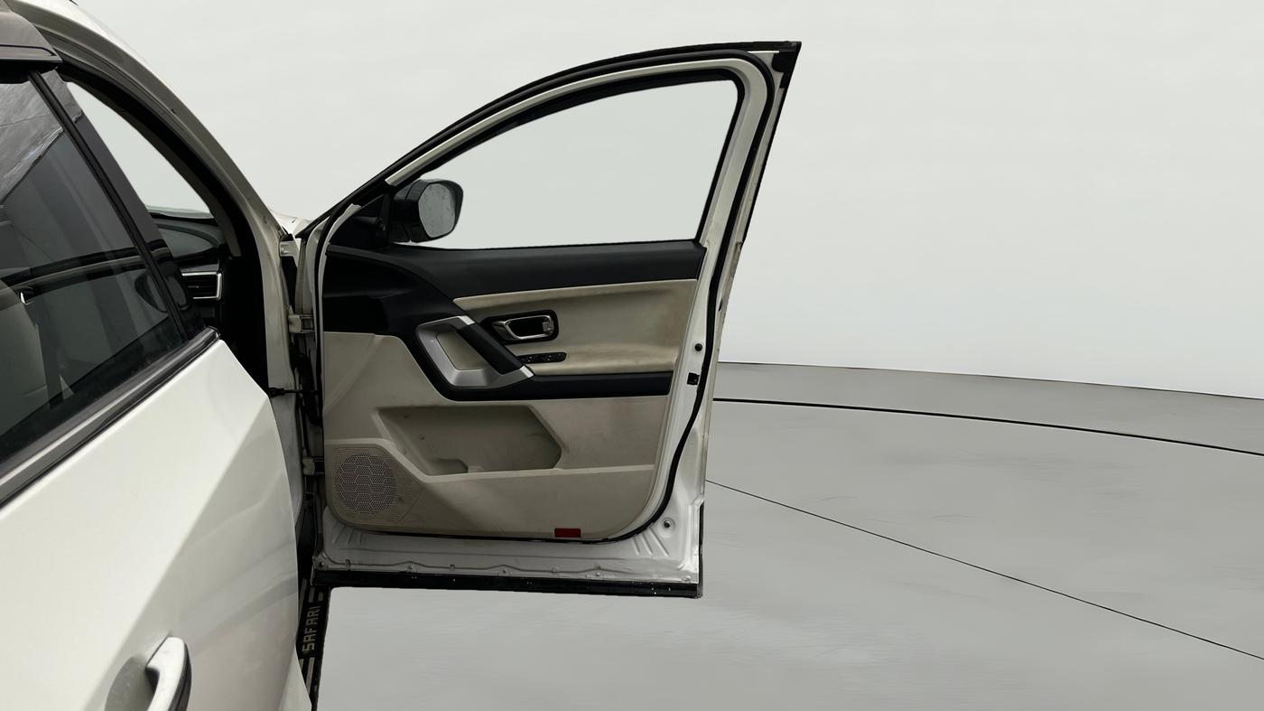 2023 Tata Safari XZ, Diesel, Manual, 40,943 km, RHS Front Door