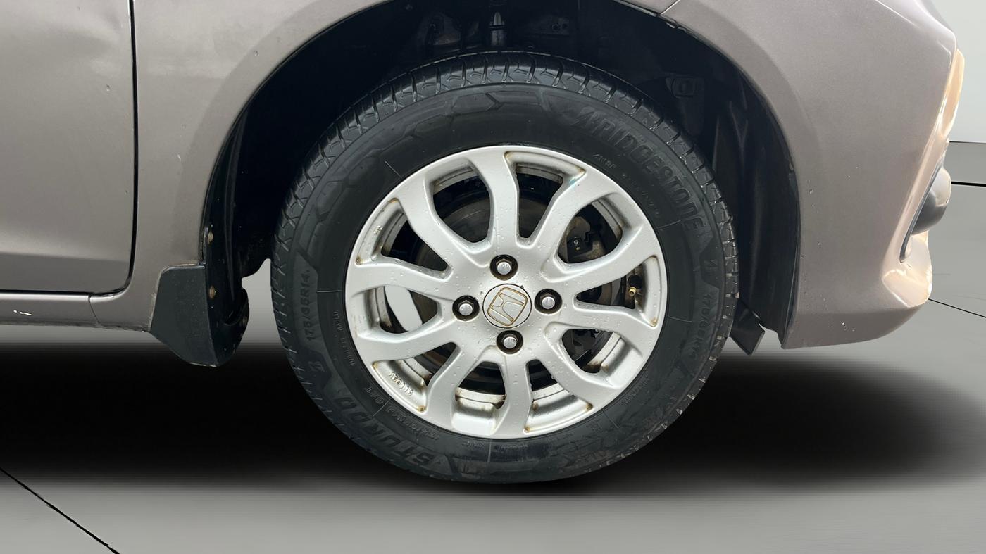 2016 Honda Amaze 1.2L I-VTEC VX AT, Petrol, Automatic, 1,34,808 km, Right Front Wheel