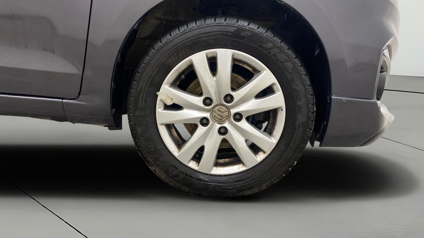 2018 Maruti Ertiga ZXI+, Petrol, Manual, 1,12,233 km, Right Front Wheel