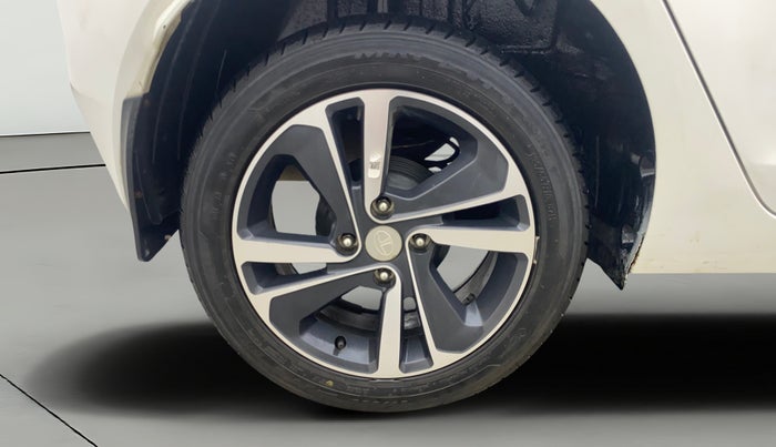 2021 Tata ALTROZ XZ PETROL, Petrol, Manual, 11,851 km, Right Rear Wheel
