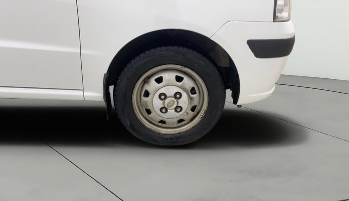 2014 Hyundai Santro Xing GL PLUS, Petrol, Manual, 82,109 km, Right Front Wheel