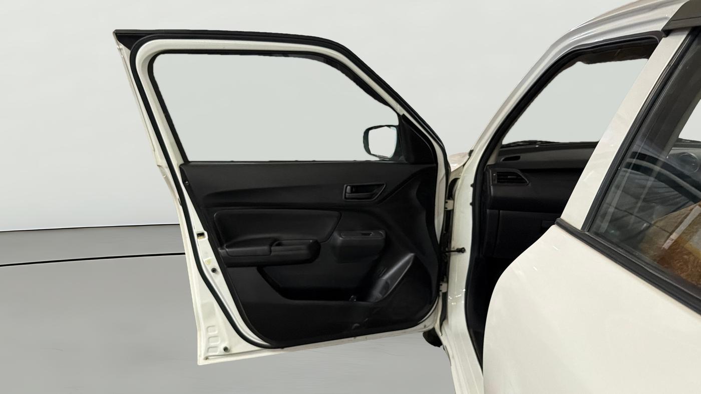 2022 Maruti Swift LXI, Petrol, Manual, 1,42,854 km, LHS Front Door