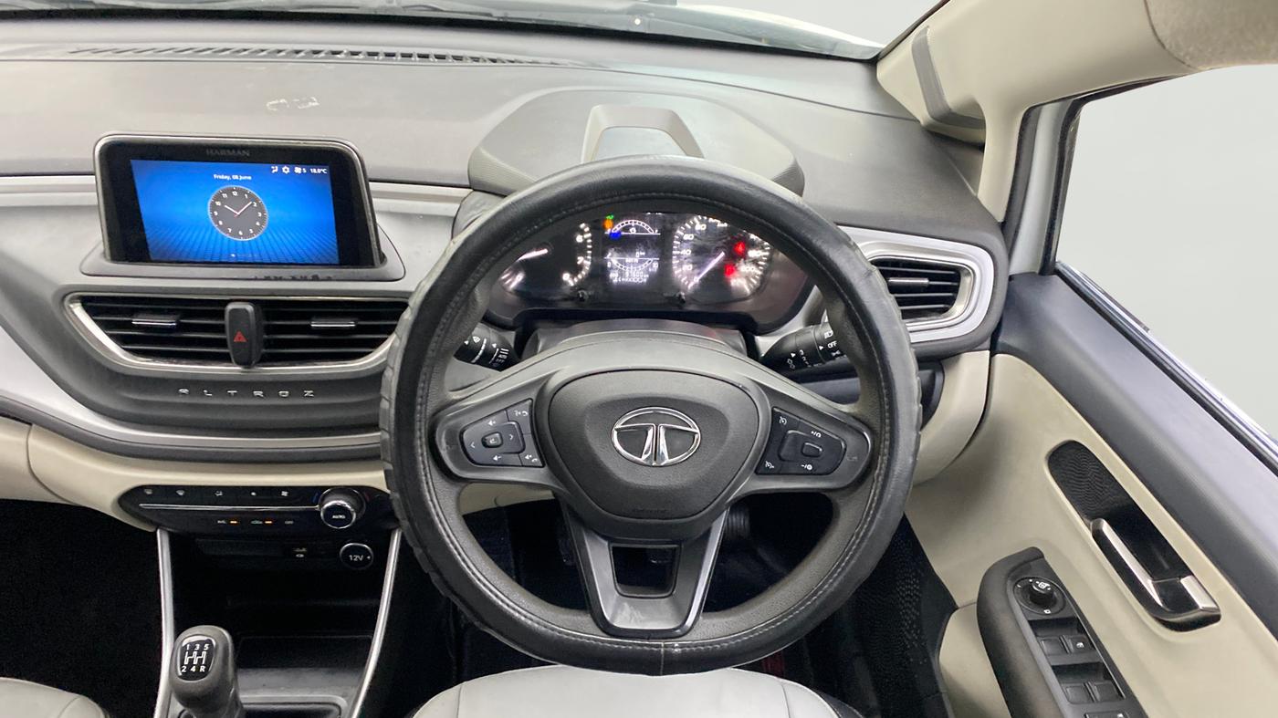 2022 Tata ALTROZ XZ PETROL, Petrol, Manual, 97,598 km, Steering Wheel Close Up