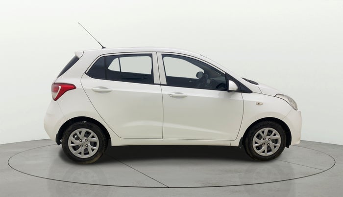 2017 Hyundai Grand i10 SPORTZ 1.2 KAPPA VTVT, Petrol, Manual, 1,27,820 km, Right Side View