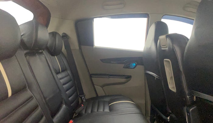 2016 Mahindra Kuv100 K8 D 6 STR, Diesel, Manual, 73,673 km, Right Side Rear Door Cabin