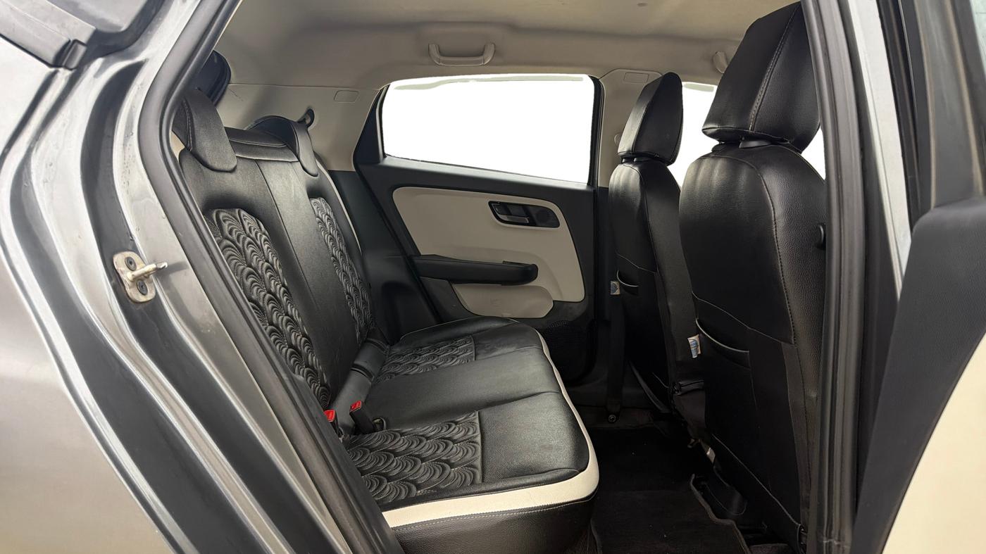 2023 Tata ALTROZ XM PLUS PETROL, Petrol, Manual, 35,022 km, Right Side Rear Door Cabin