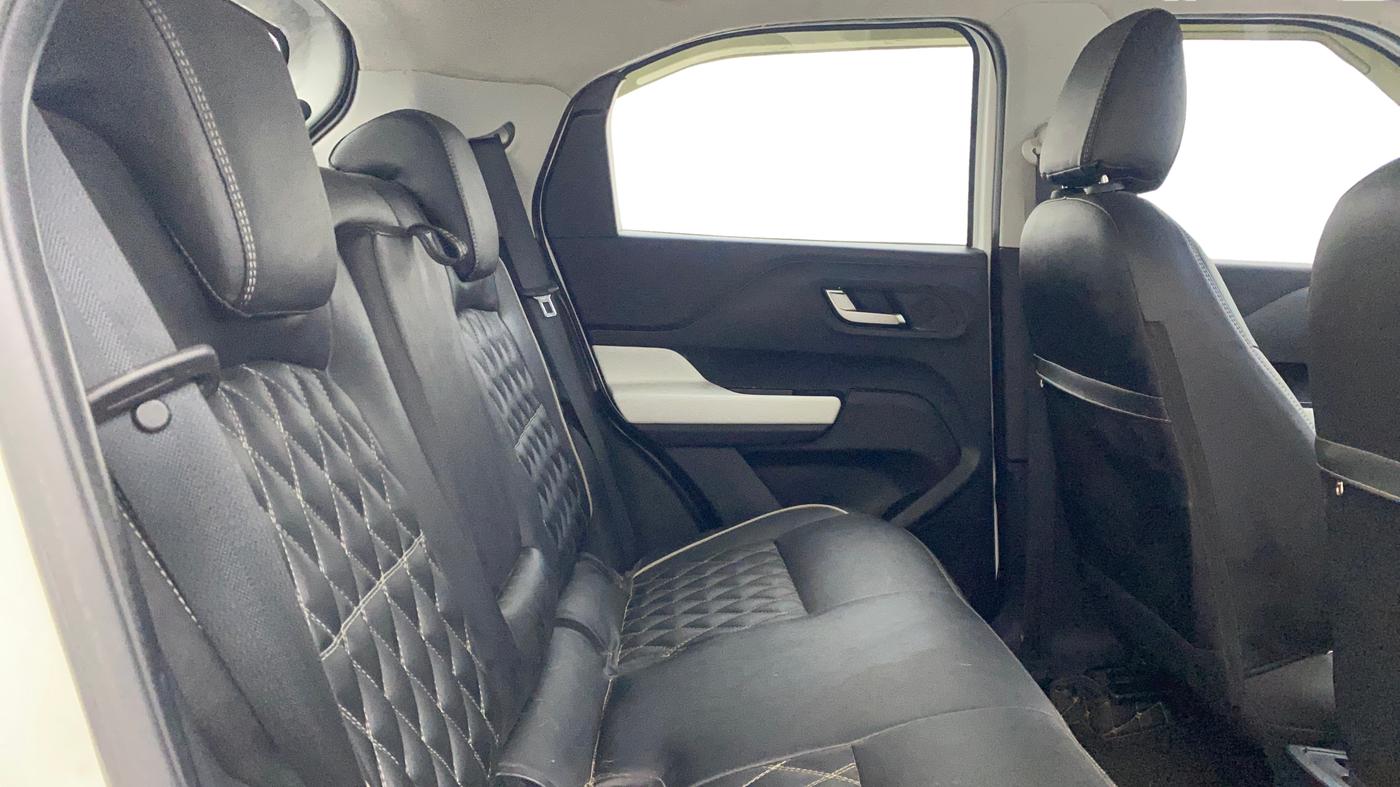 2021 Tata PUNCH CREATIVE  1.2 RTN DUAL TONE, Petrol, Manual, 37,553 km, Right Side Rear Door Cabin