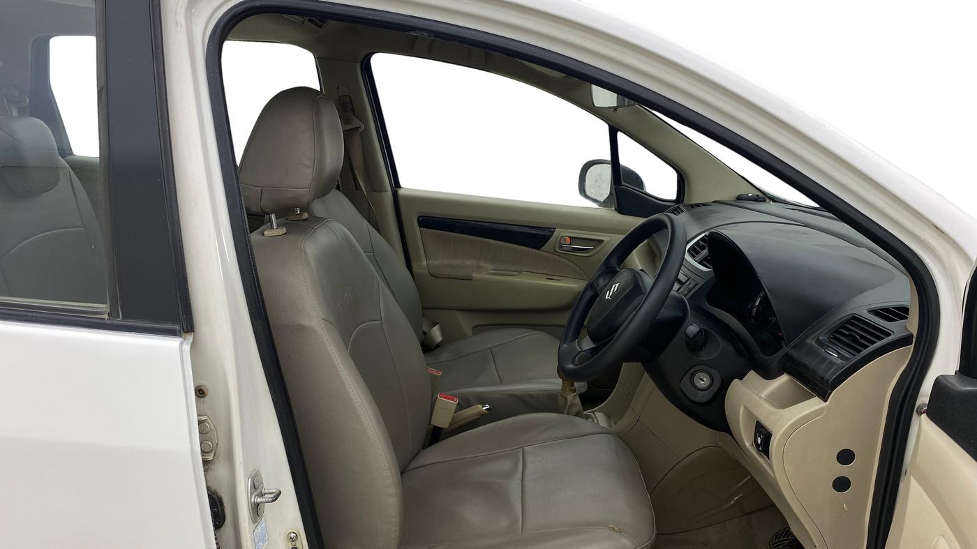 2014 Maruti Ertiga VXI CNG, CNG, Manual, 73,596 km, Right Side Front Door Cabin