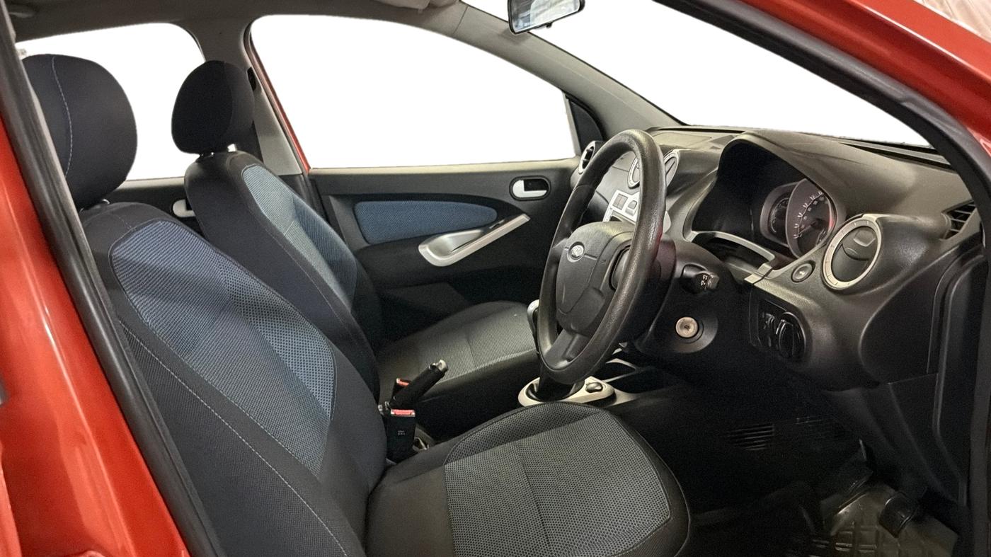 2014 Ford Figo TITANIUM 1.2 PETROL, Petrol, Manual, 50,786 km, Right Side Front Door Cabin