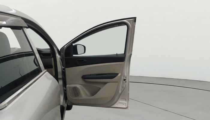 2022 Renault TRIBER RXE MT, Petrol, Manual, 52,048 km, RHS Front Door