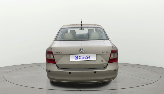 2013 Skoda Rapid AMBITION 1.6 TDI CR MT, Diesel, Manual, 1,14,039 km, Back/Rear