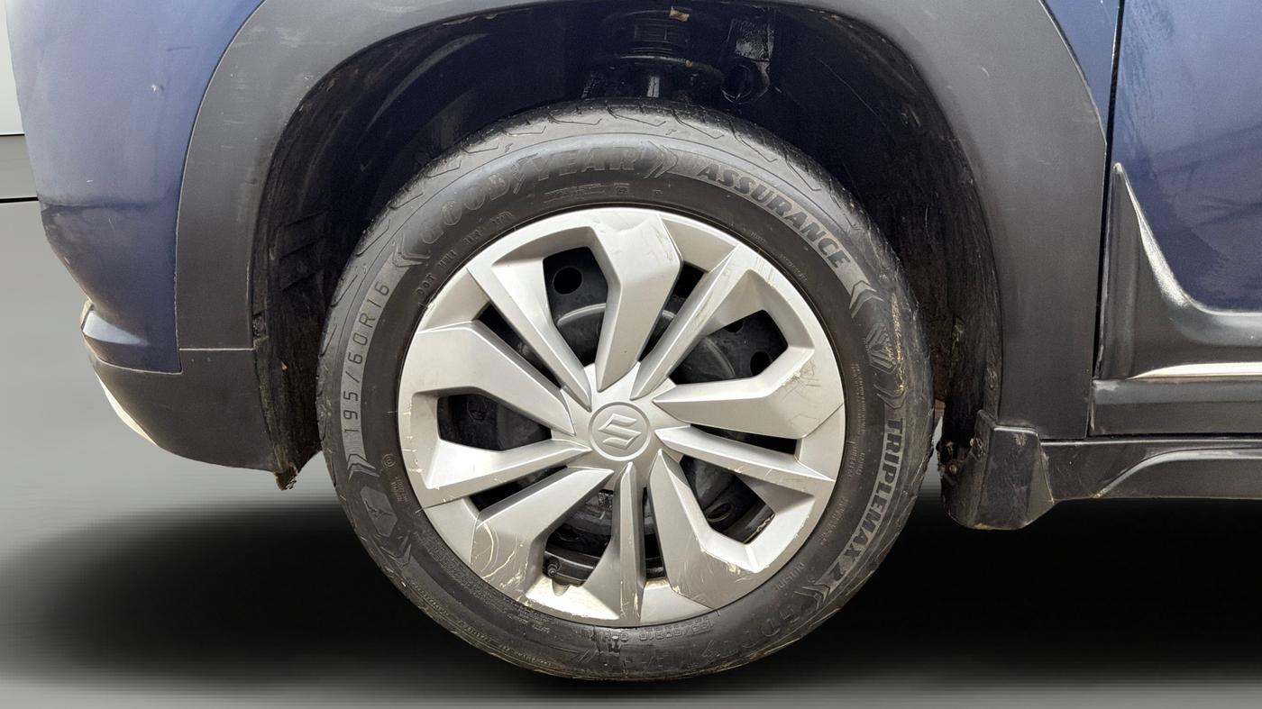 2023 Maruti FRONX DELTA 1.2 AGS, Petrol, Automatic, 39,967 km, Left Front Wheel