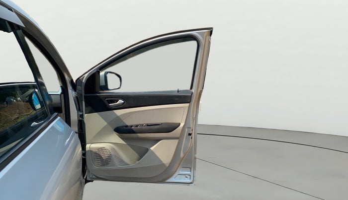 2021 Renault TRIBER RXZ, Petrol, Manual, 53,424 km, RHS Front Door