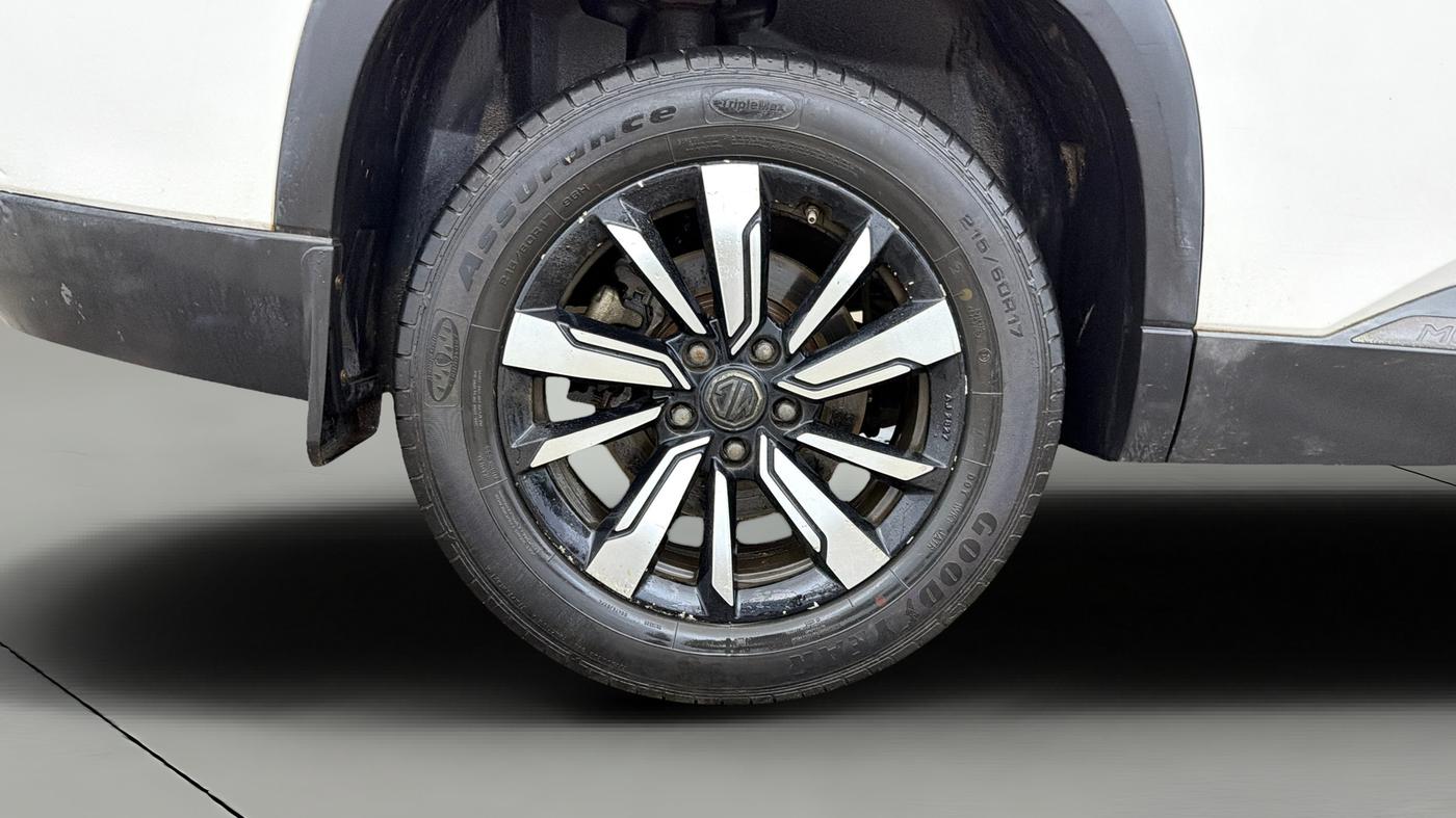 2020 MG HECTOR PLUS SHARP 1.5 PETROL TURBO DCT 6-STR, Petrol, Automatic, 32,671 km, Right Rear Wheel