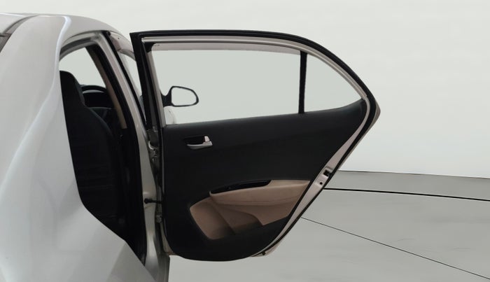 2015 Hyundai Xcent S 1.2, Petrol, Manual, 1,00,172 km, RHS Rear Door