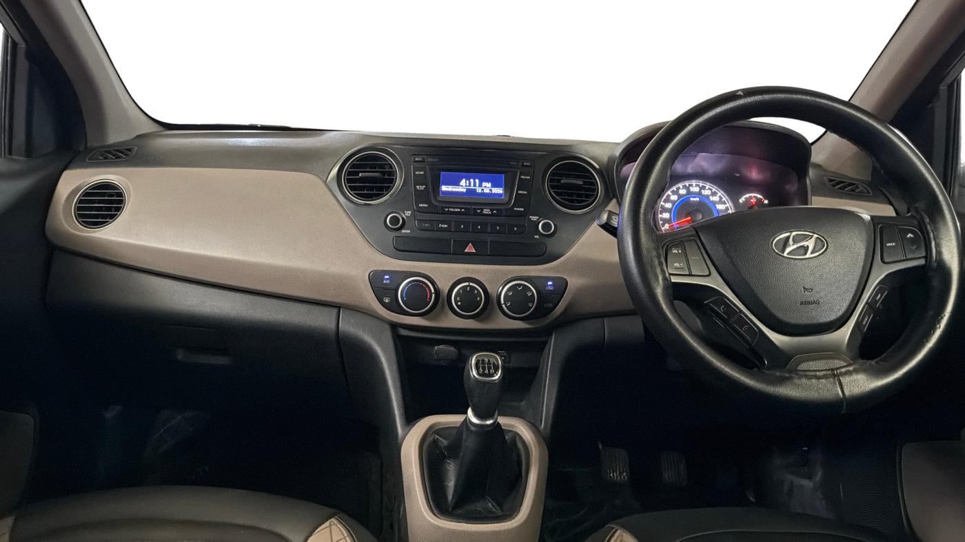 2016 Hyundai Grand i10 SPORTZ 1.2 KAPPA VTVT, Petrol, Manual, 83,389 km, Dashboard