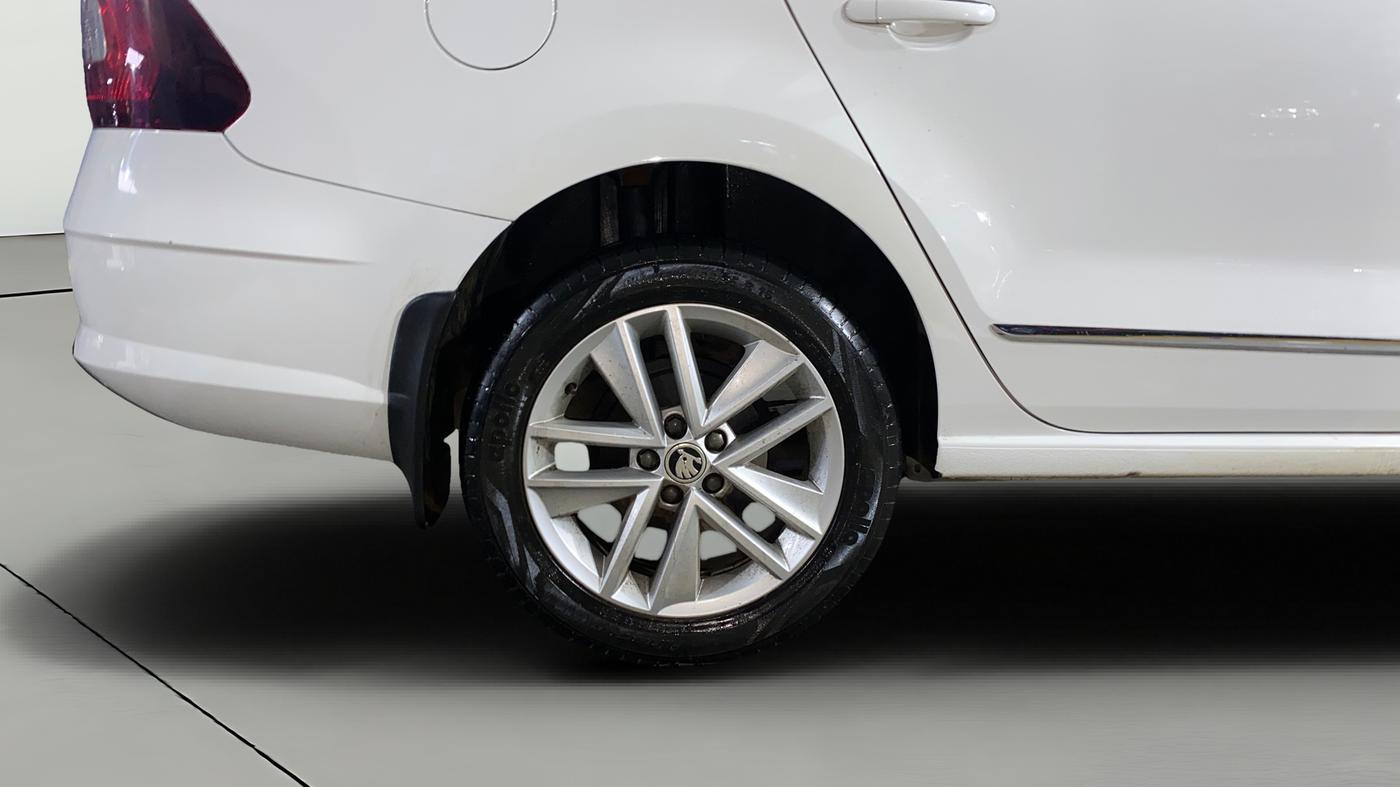 2019 Skoda Rapid STYLE 1.6 MPI AT, Petrol, Automatic, 10,242 km, Right Rear Wheel